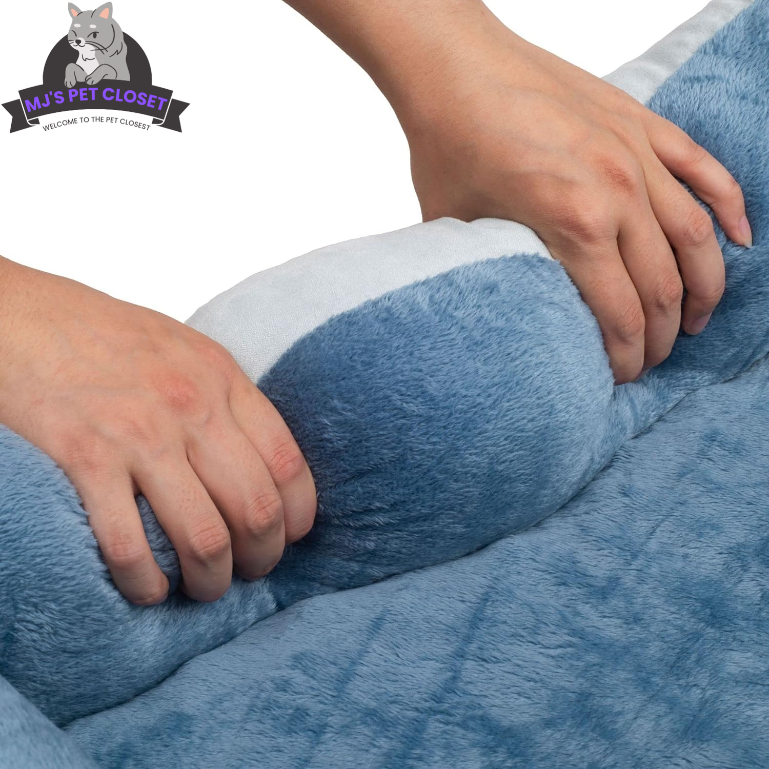 Upgrade your furry friend's comfort with our Medium Orthopedic Rectangle Bolster Pet Bed in Blue! 🐾💙 Perfect for restful naps and support! 